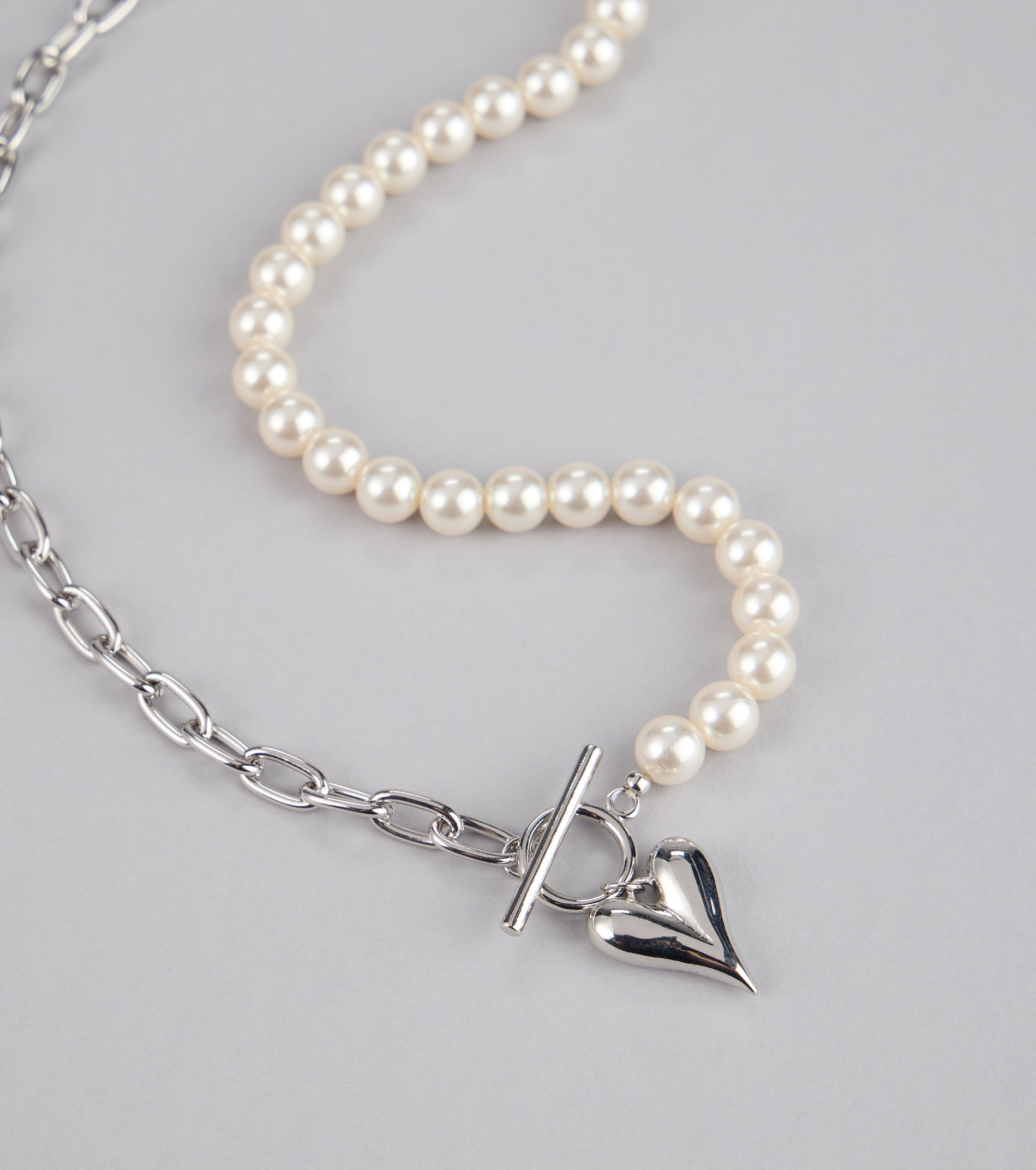 Mixed Feelings Chain Pearl Necklace