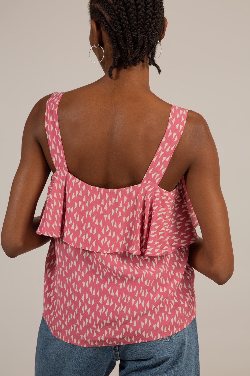 Pink and white triangle print ruffle tank