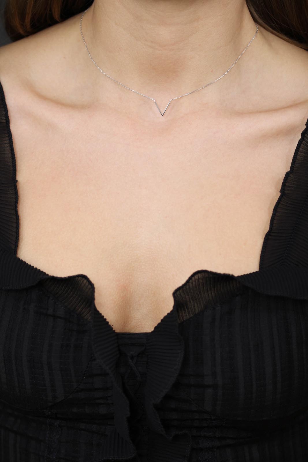 Charm necklace - Silver plunging V