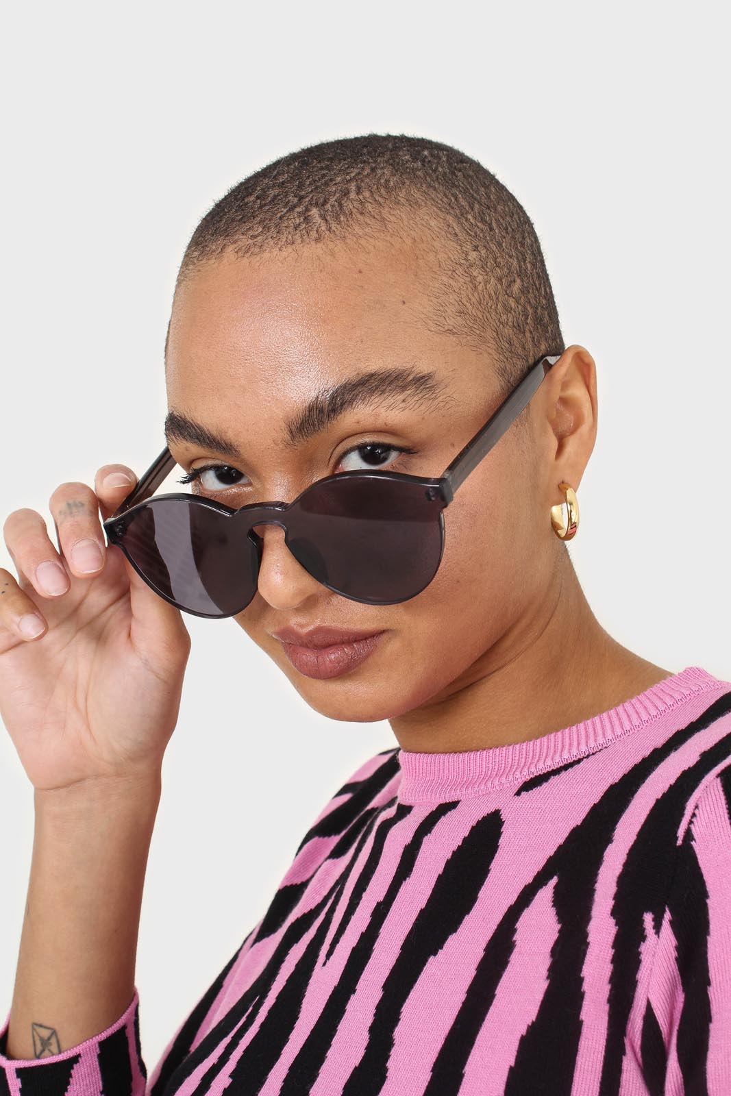Charcoal frameless round sunglasses