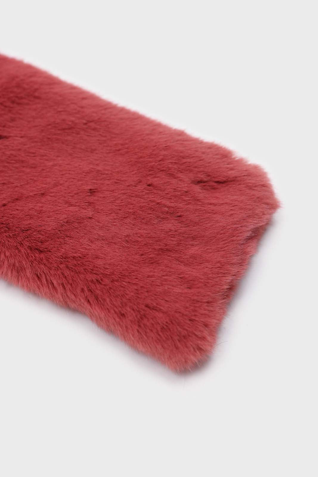Deep pink thick faux fur tuck scarf