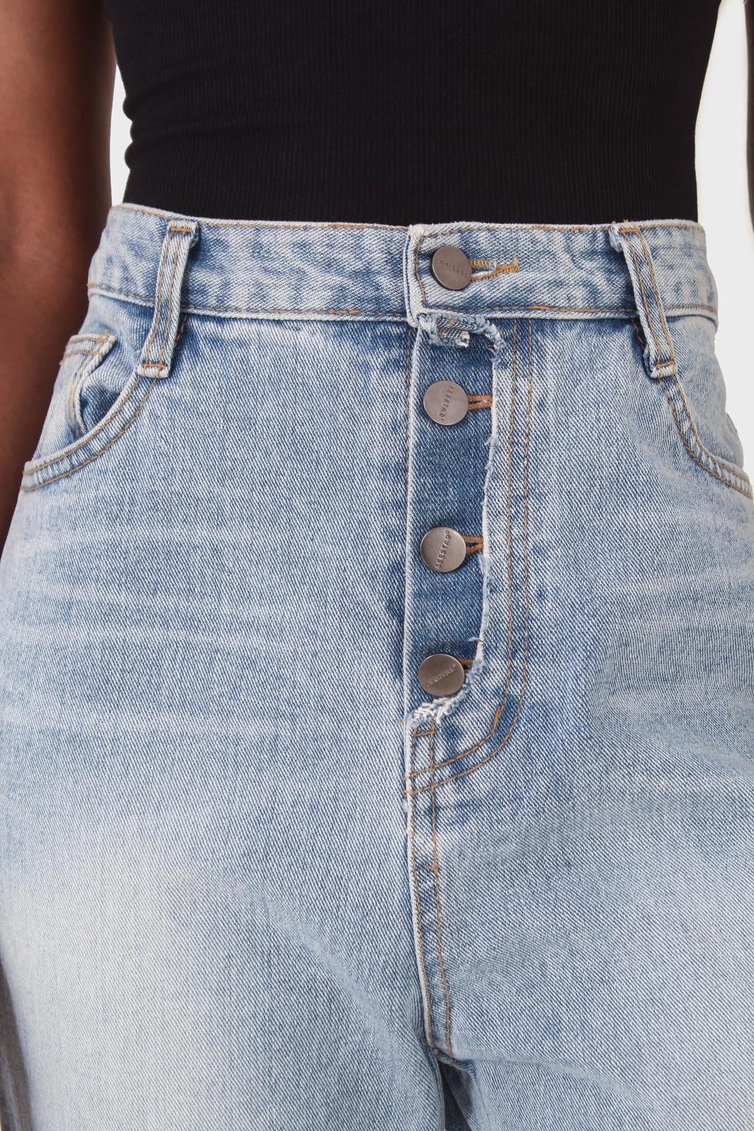 Light blue wash exposed button jeans