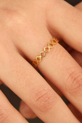 Gold zig zag diamonds ring