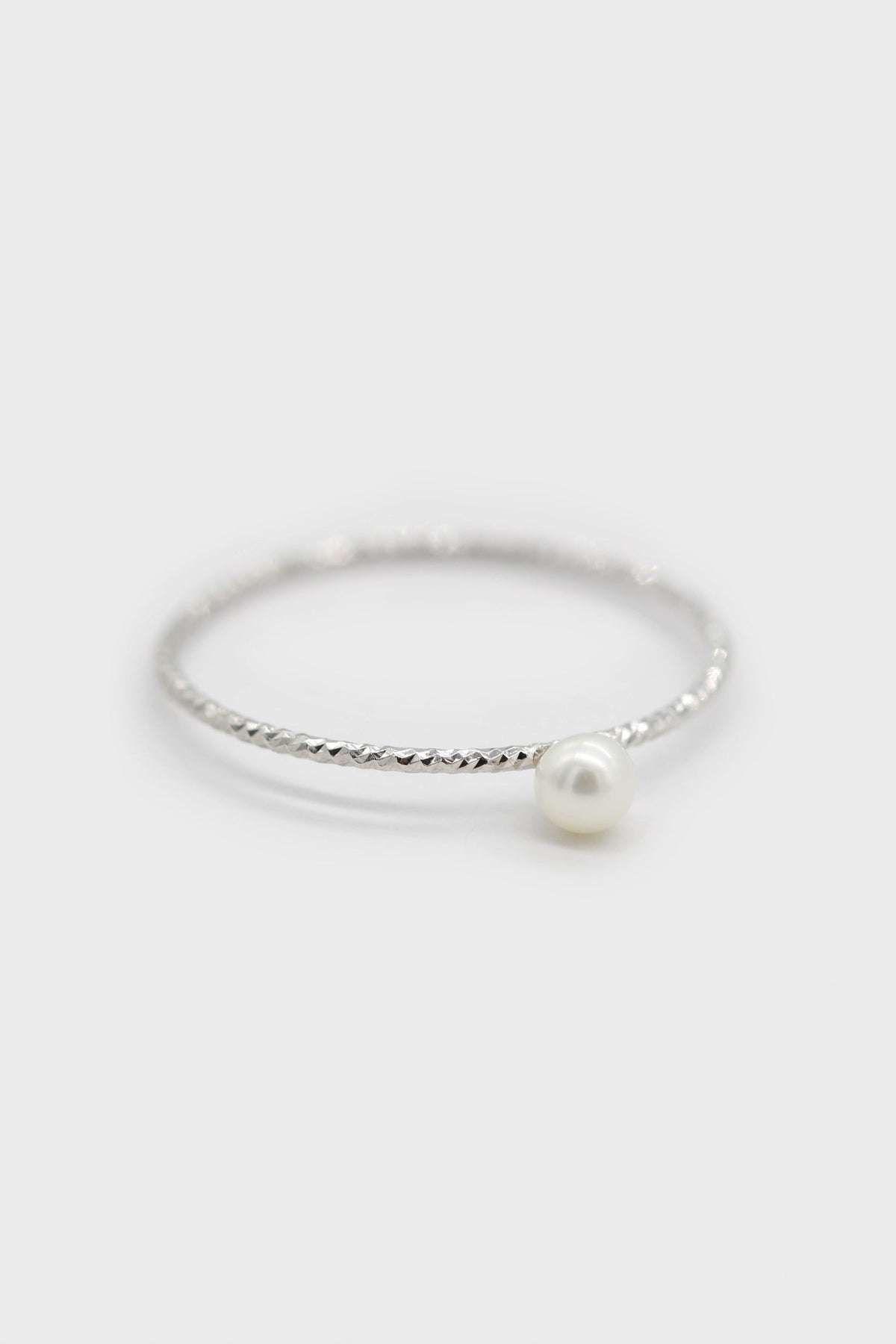 Silver pearl birthstone ring / Jun