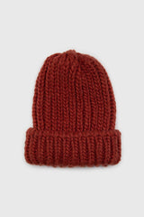 Rusty orange ribbed black feather pom pom hat