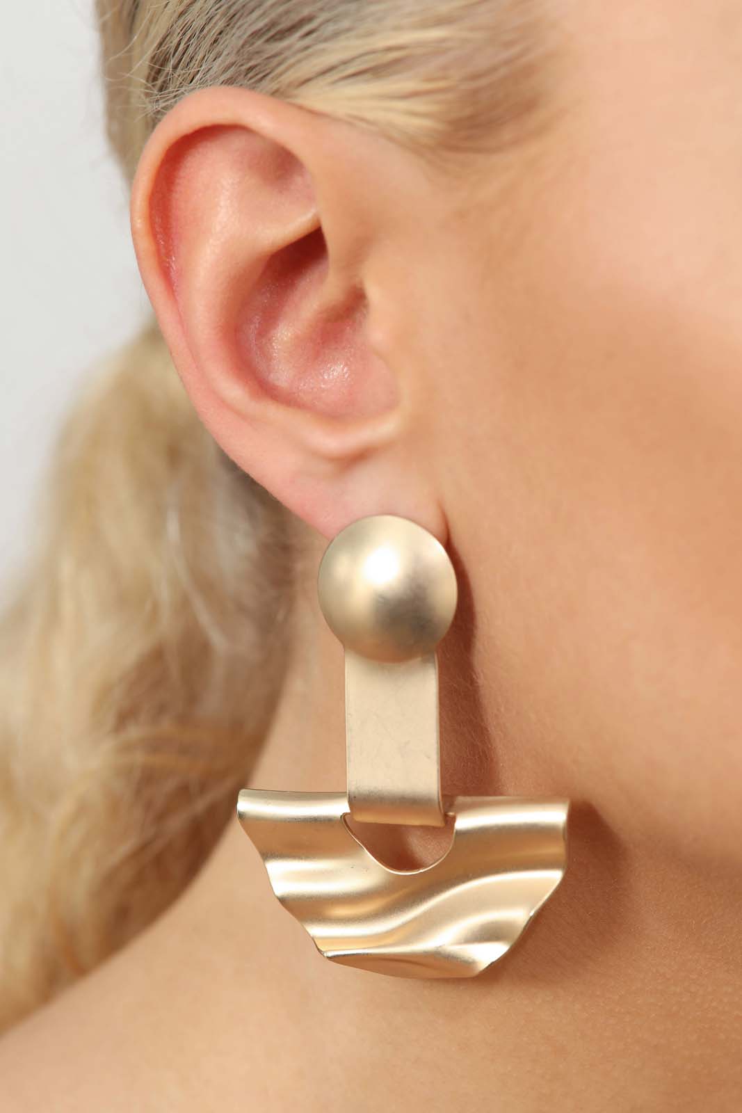 Gold geometric wavy semi-circle earrings