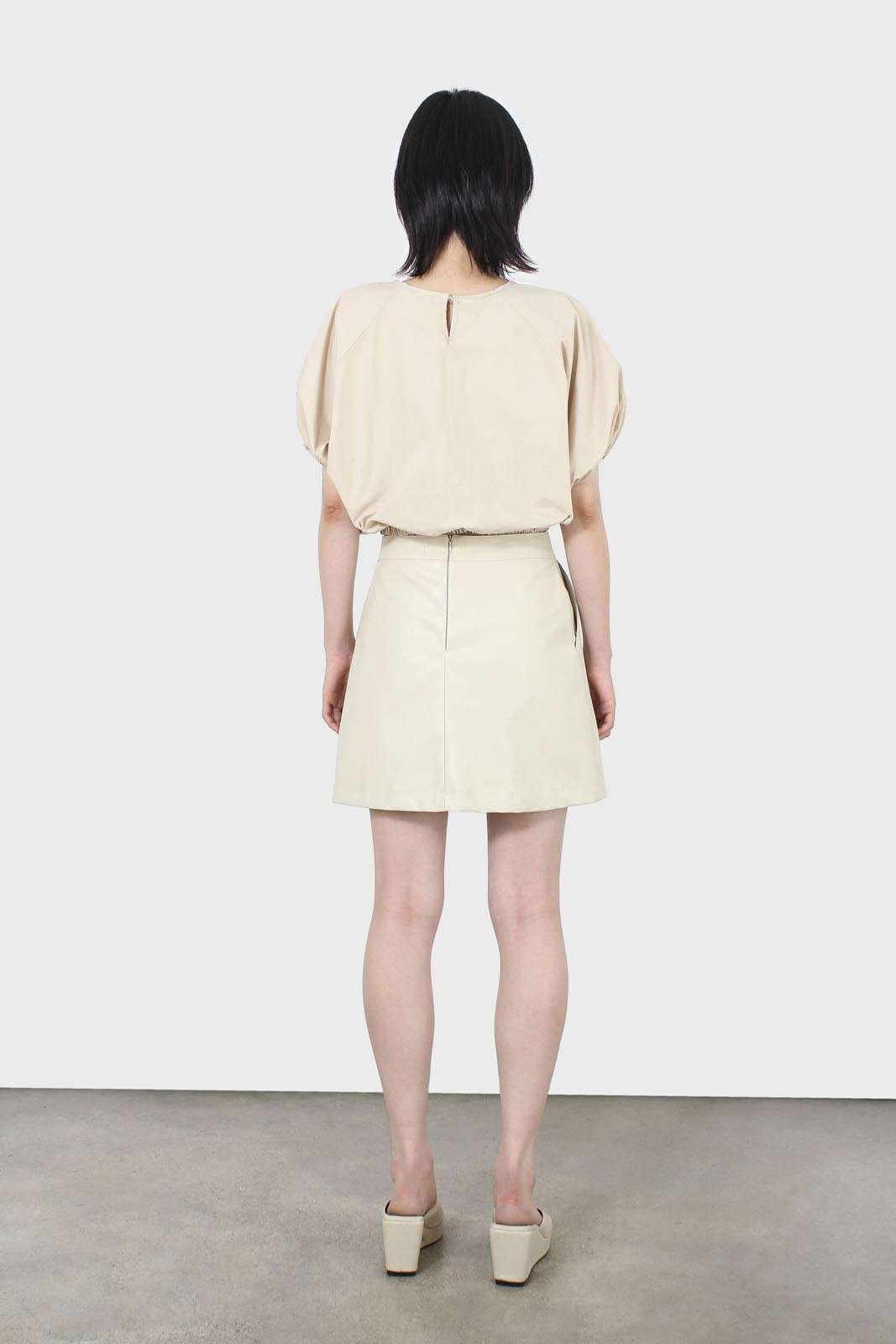 Beige ruched hem puff cropped top