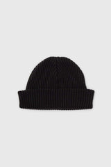 Black ribbed beanie hat