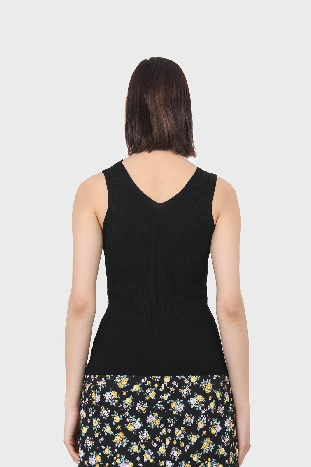 Black ribbed double V-neck knit tank