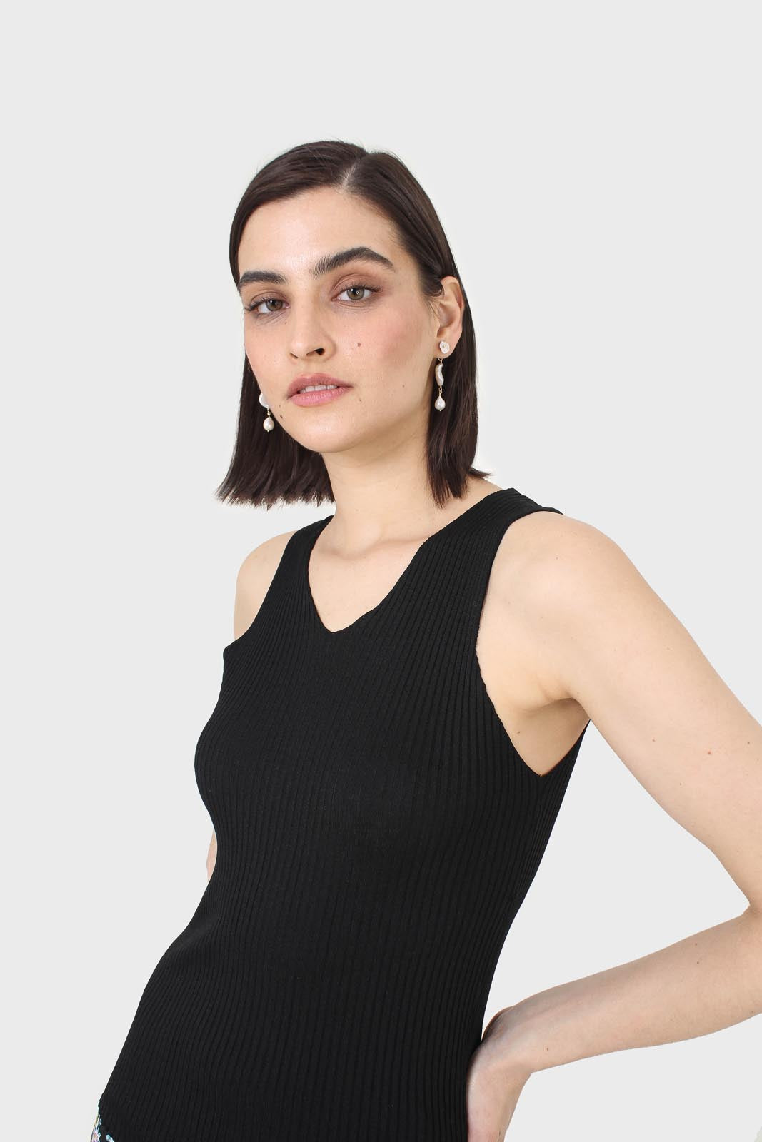 Black ribbed double V-neck knit tank