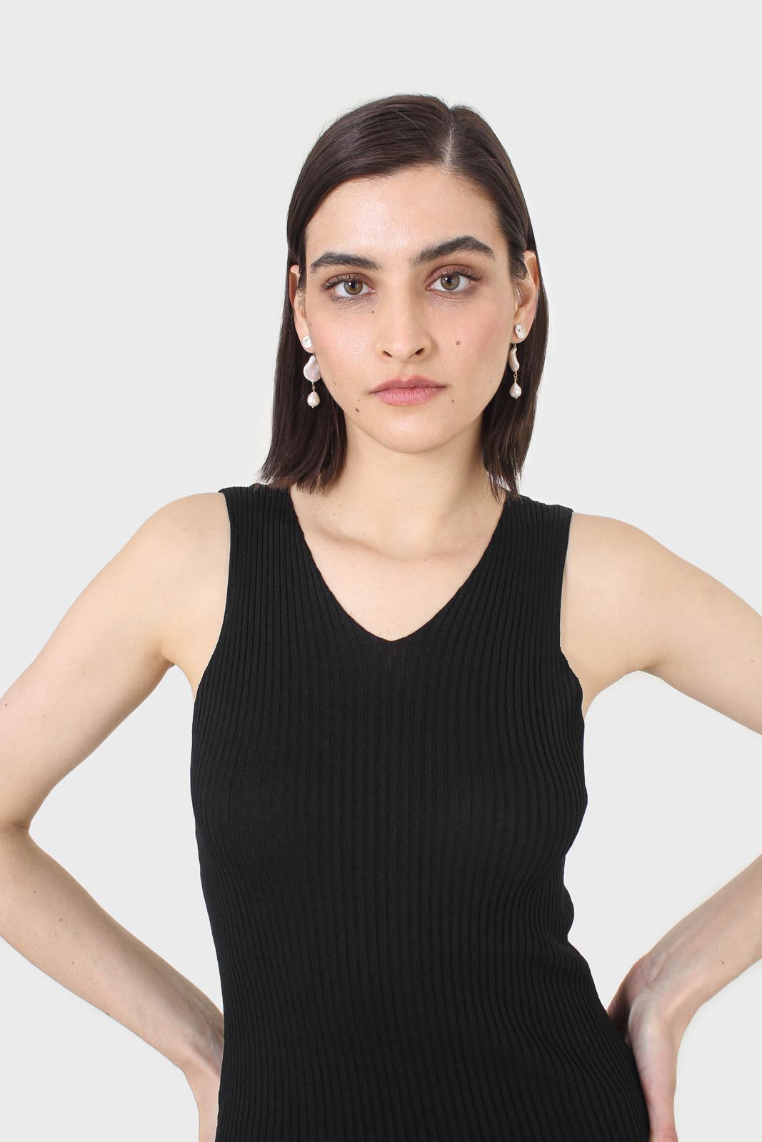 Black ribbed double V-neck knit tank