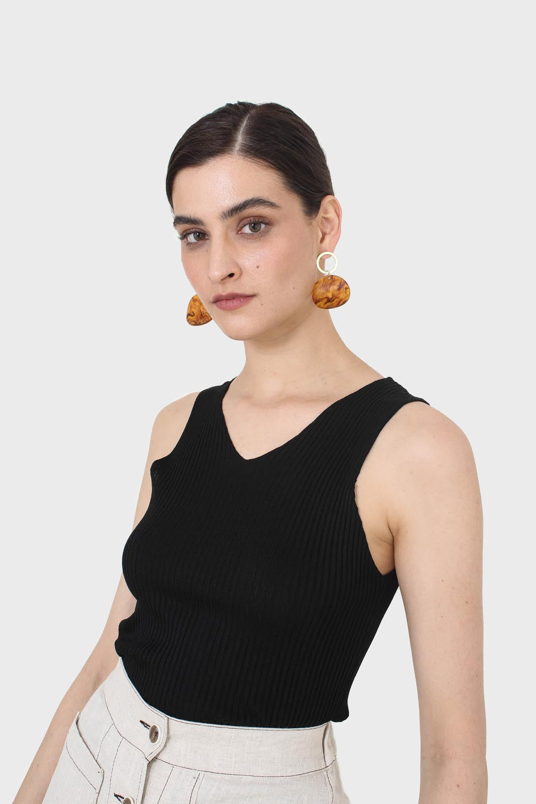Black ribbed double V-neck knit tank