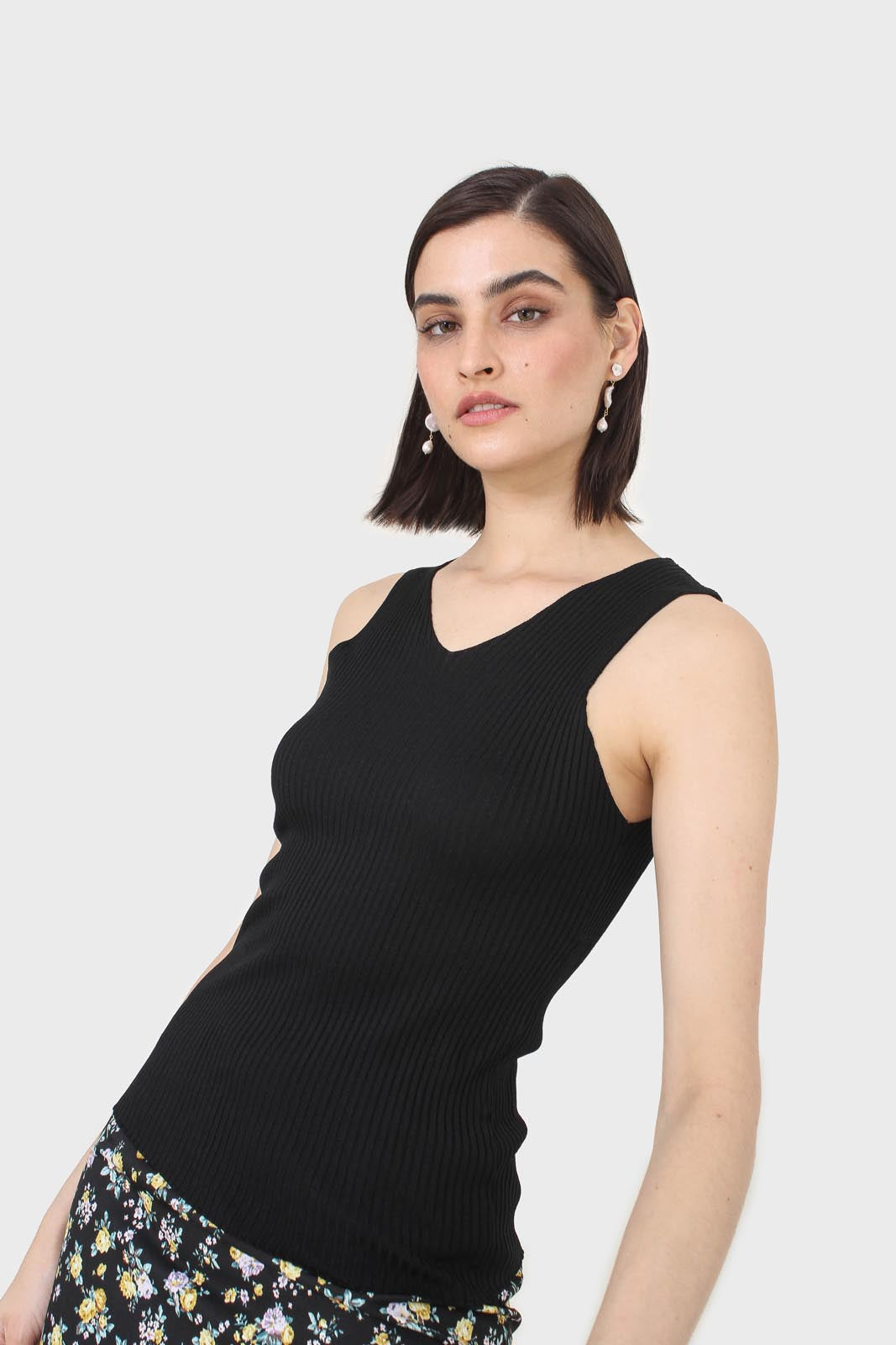 Black ribbed double V-neck knit tank