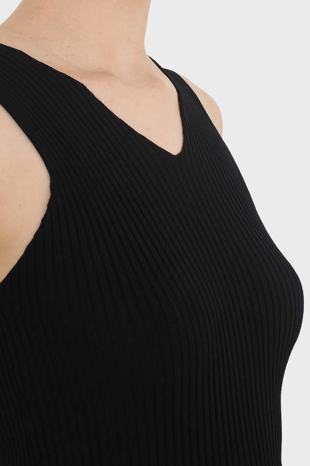 Black ribbed double V-neck knit tank
