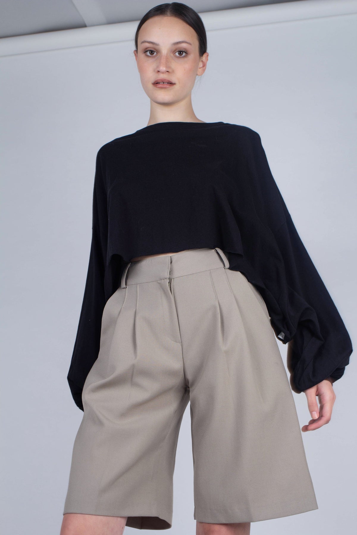 Pale khaki tucked suit shorts