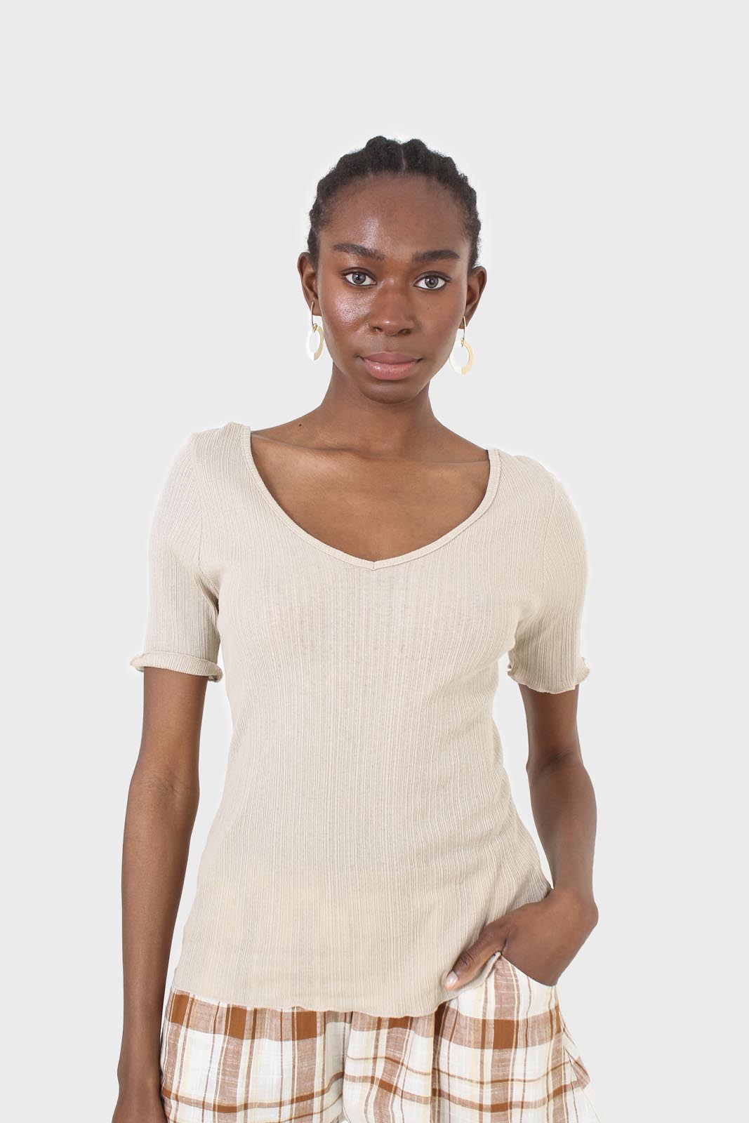 Beige double V-neck ribbed tee