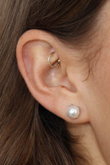 Silver sepal small pearl earrings