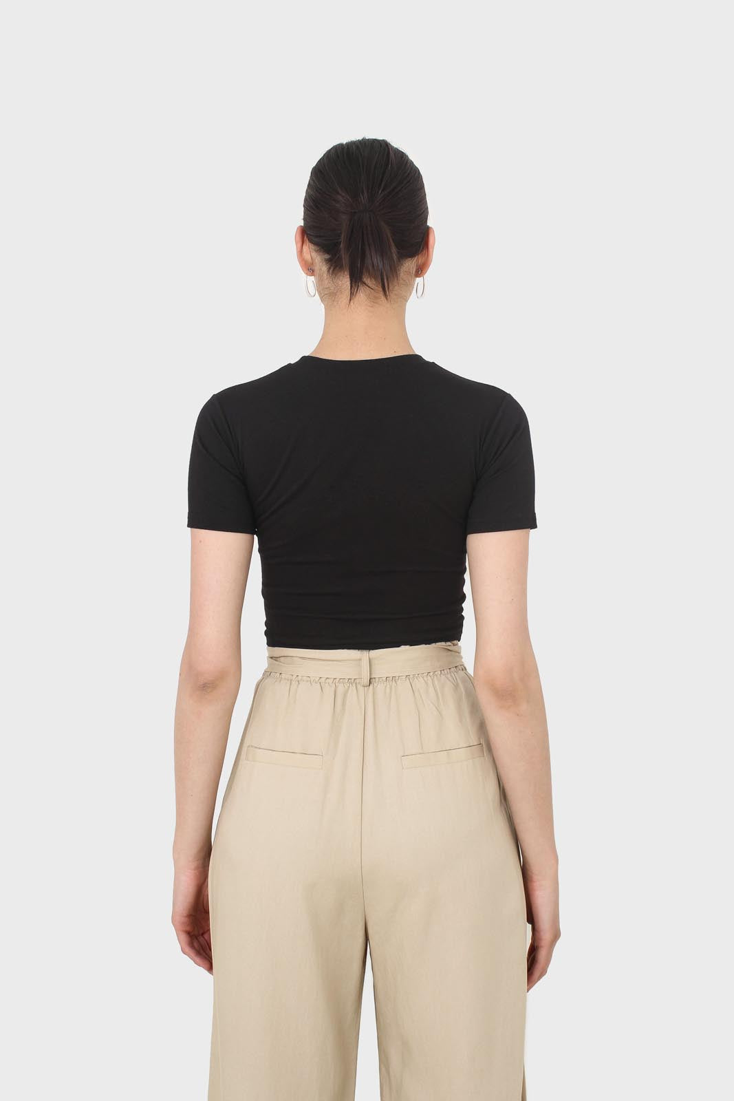 Black fitted cropped tee