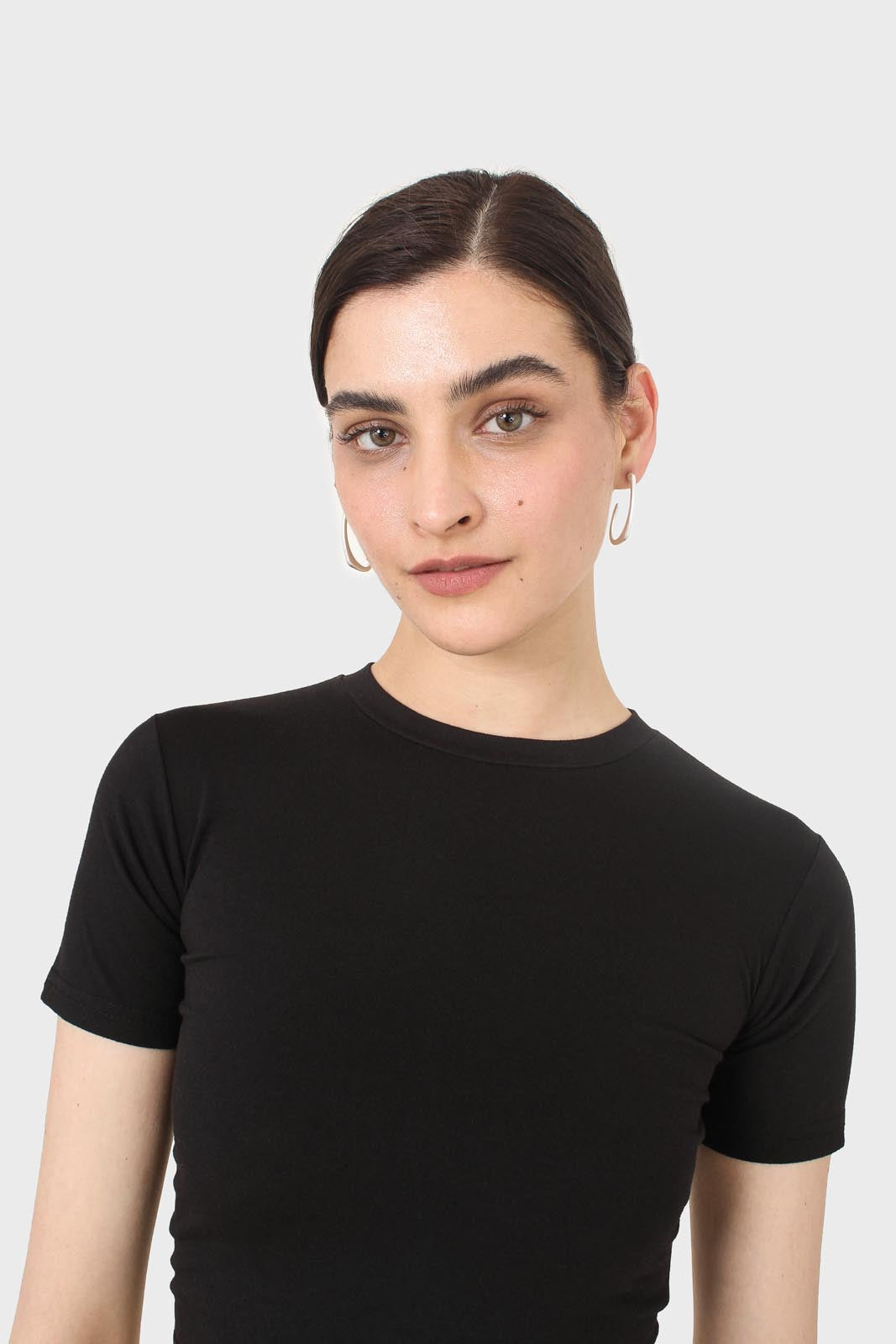 Black fitted cropped tee