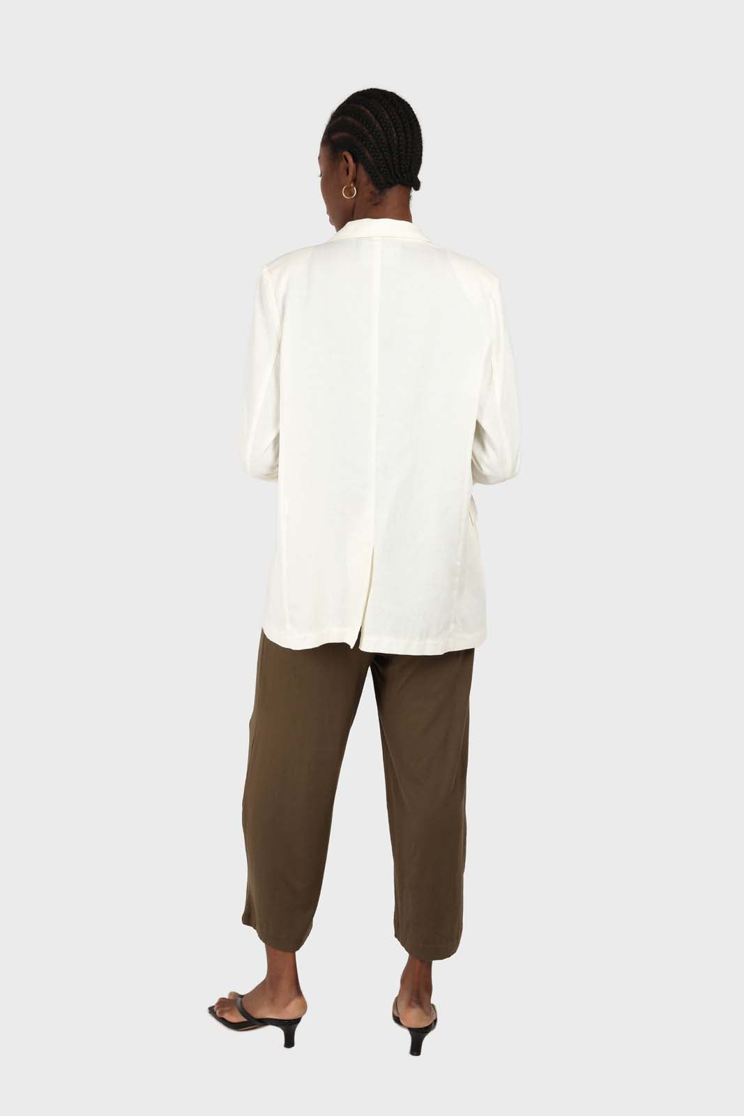 White single breasted tailored blazer