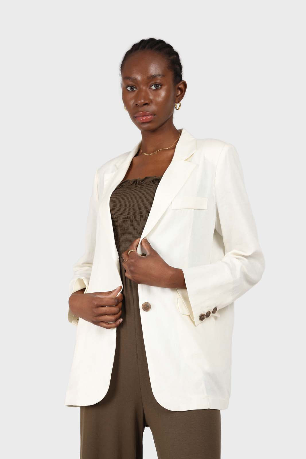 White single breasted tailored blazer