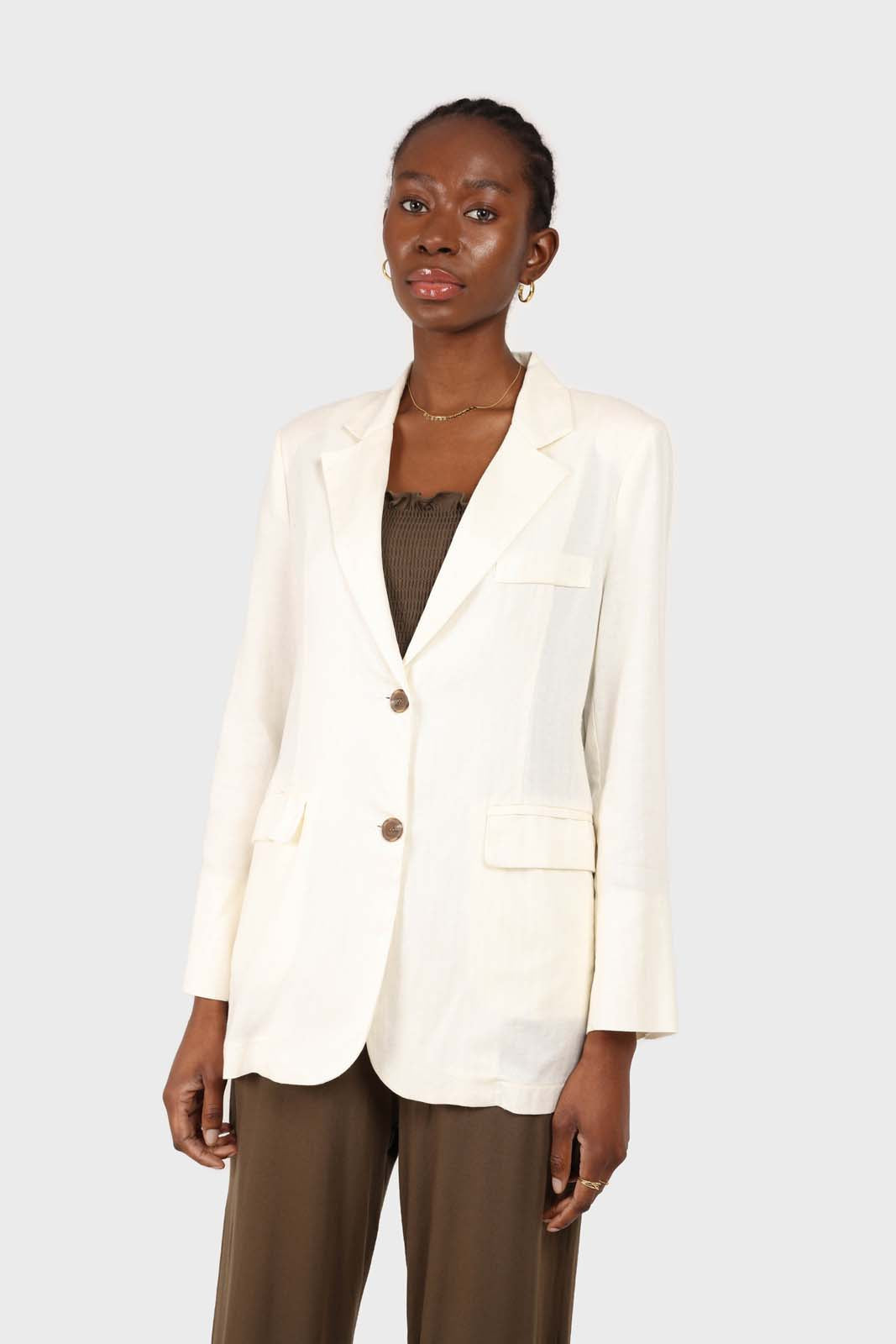 White single breasted tailored blazer