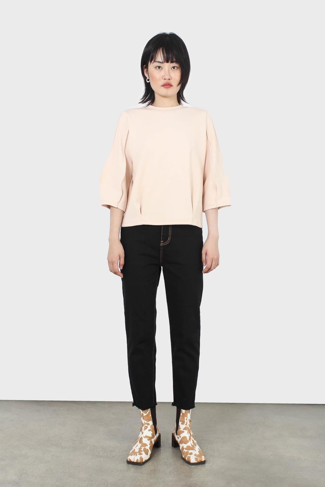 Beige sharp seamed 3/4 sleeve top