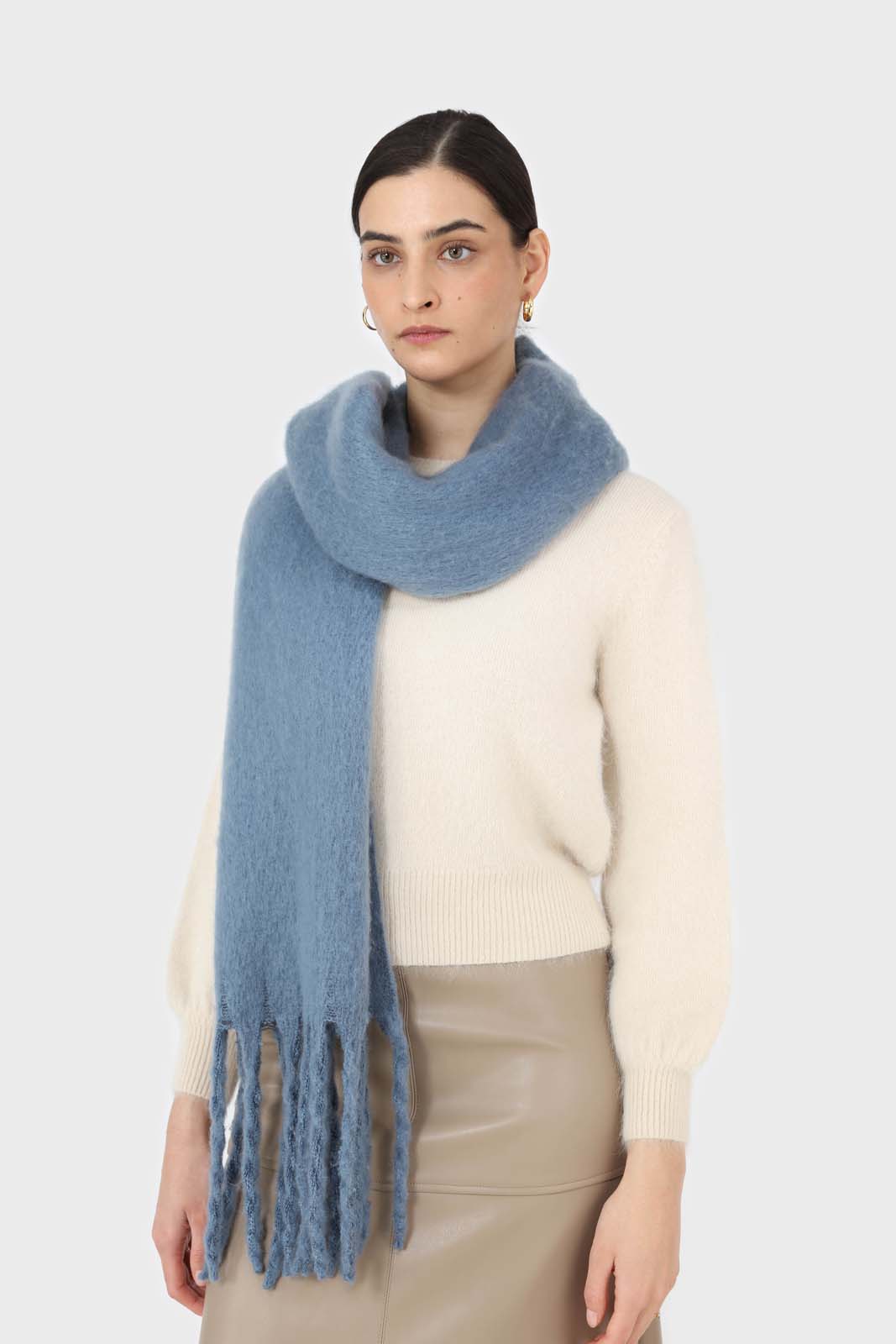 Light beige balloon sleeve angora jumper