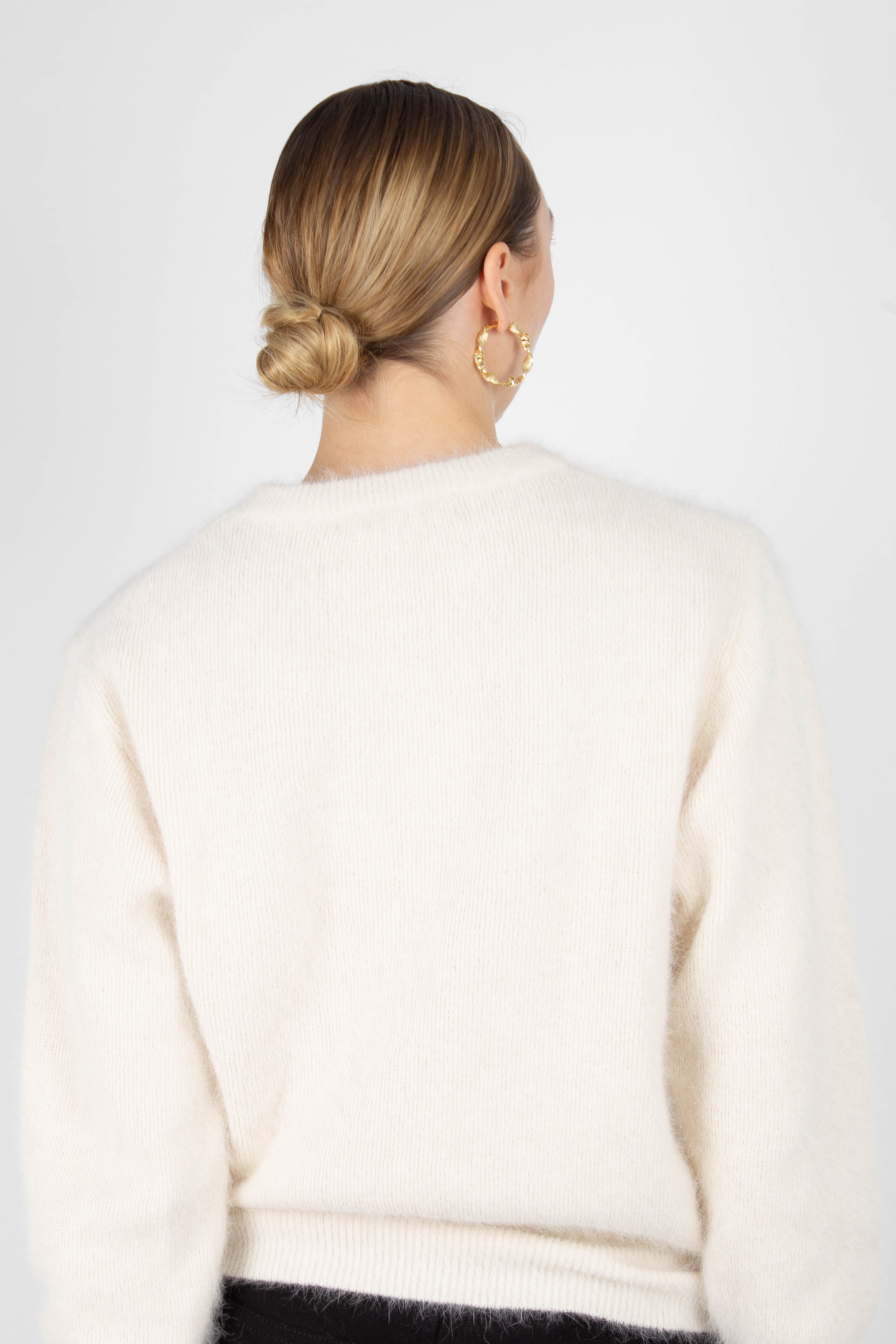 Light beige balloon sleeve angora jumper