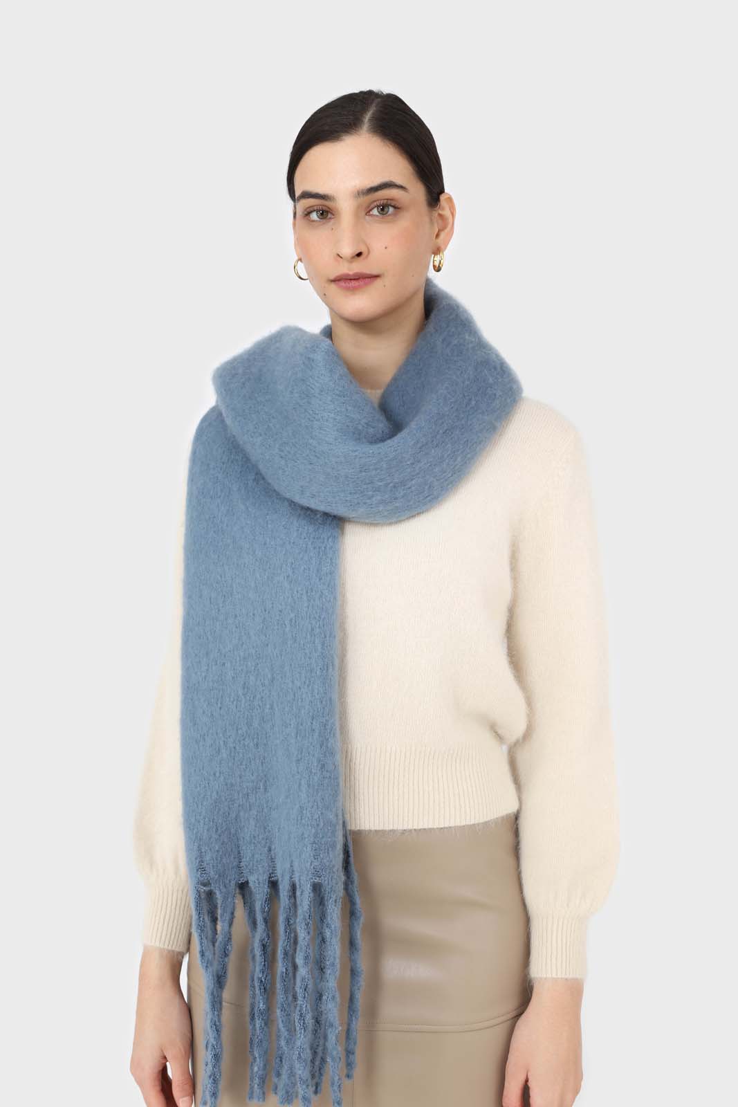 Light beige balloon sleeve angora jumper