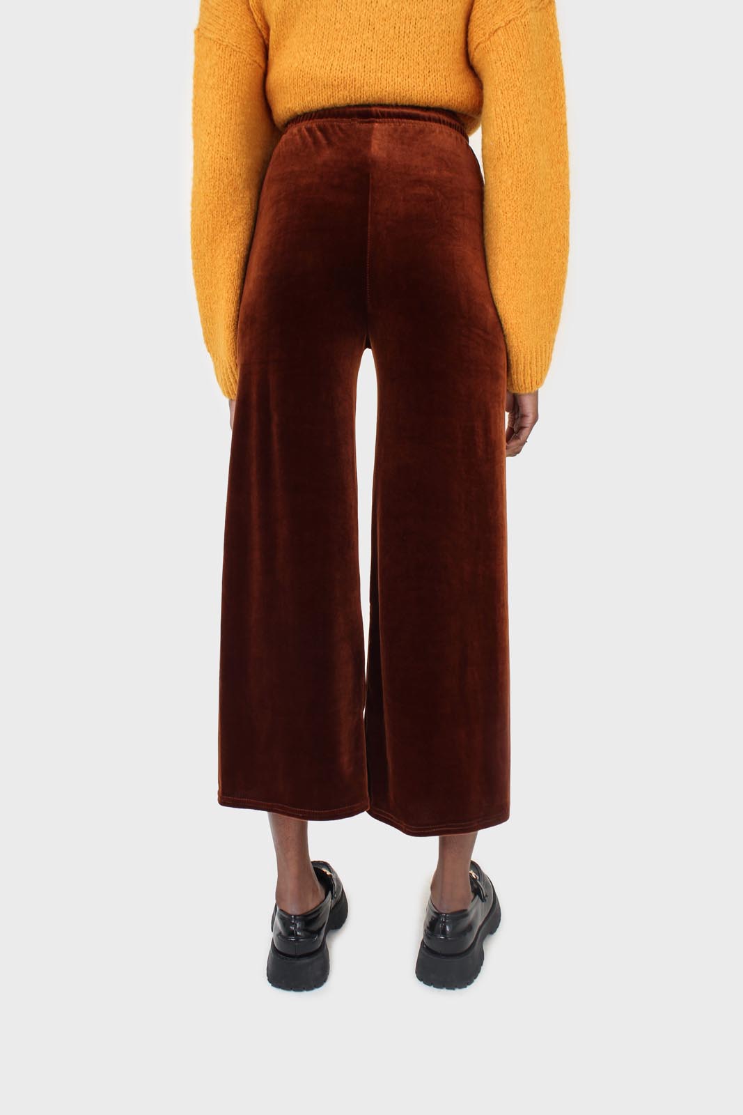 Brown velvet drawstring trousers