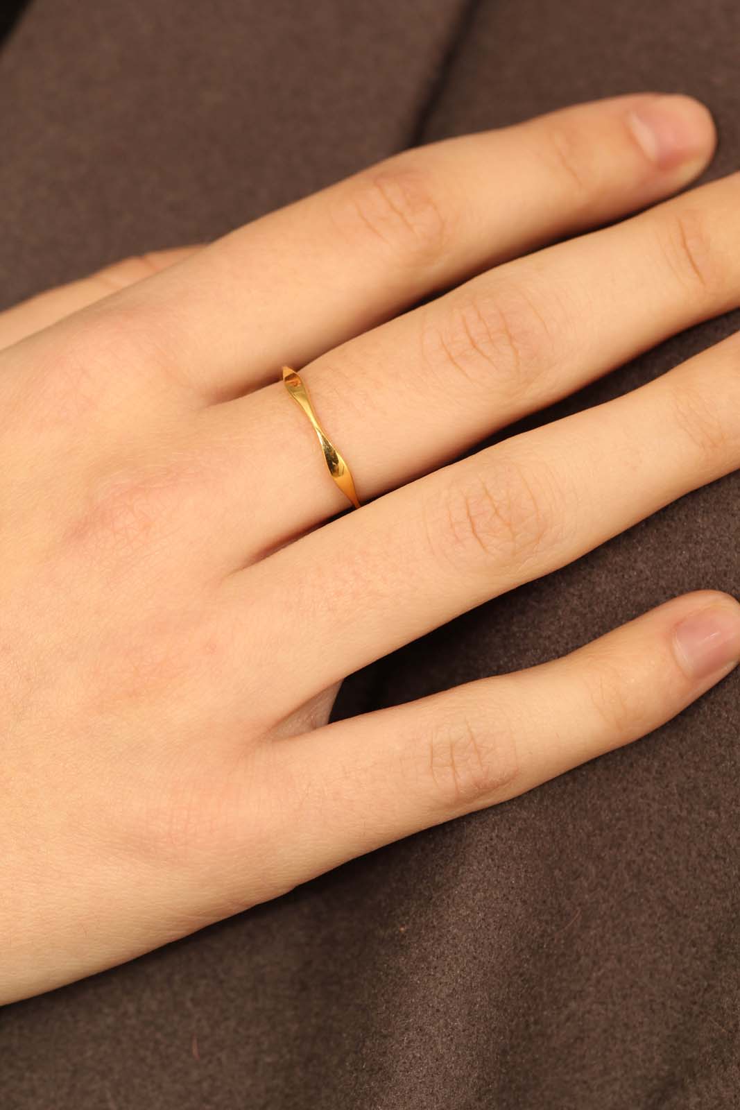 Gold waves ring