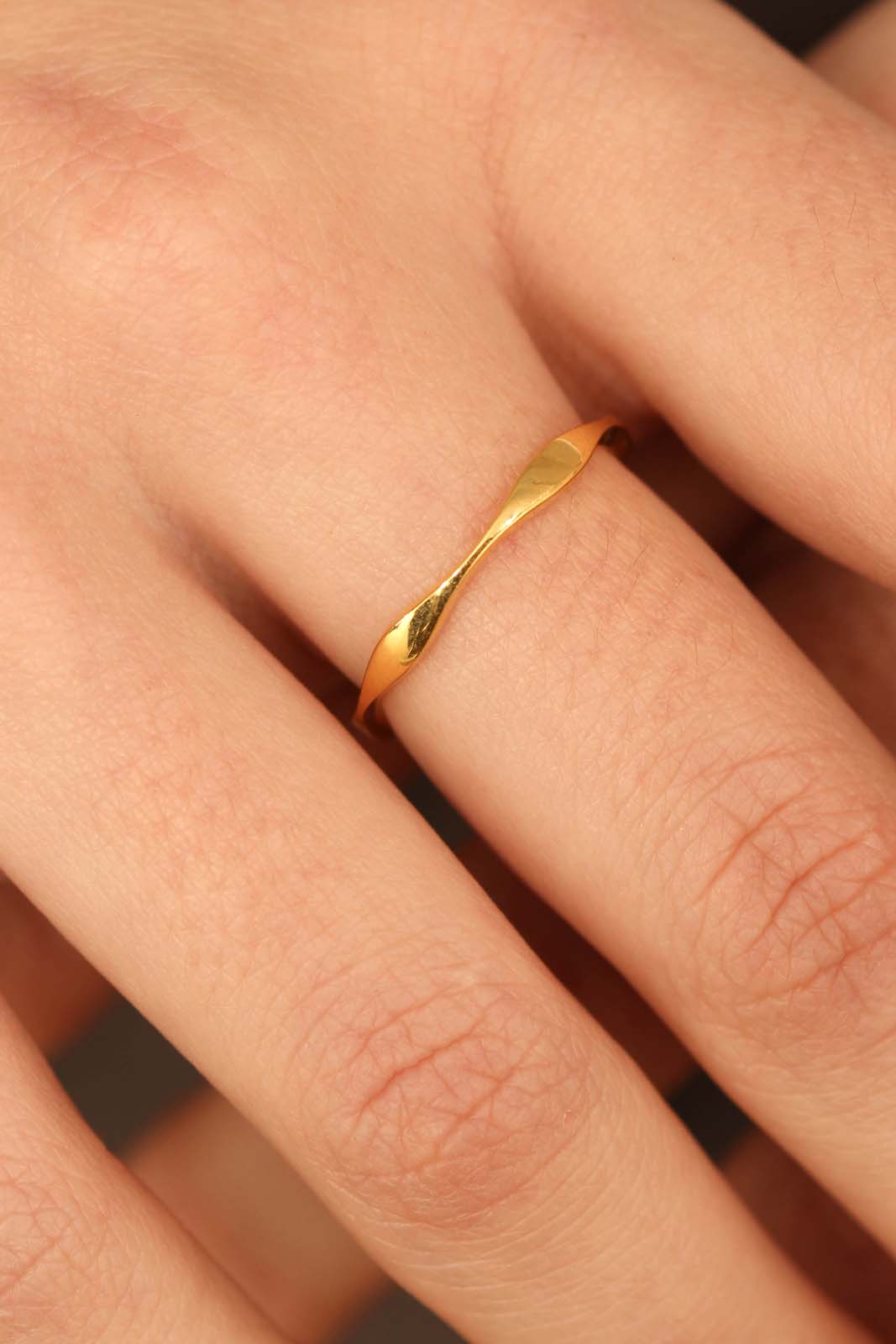 Gold waves ring