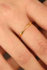 Gold waves ring