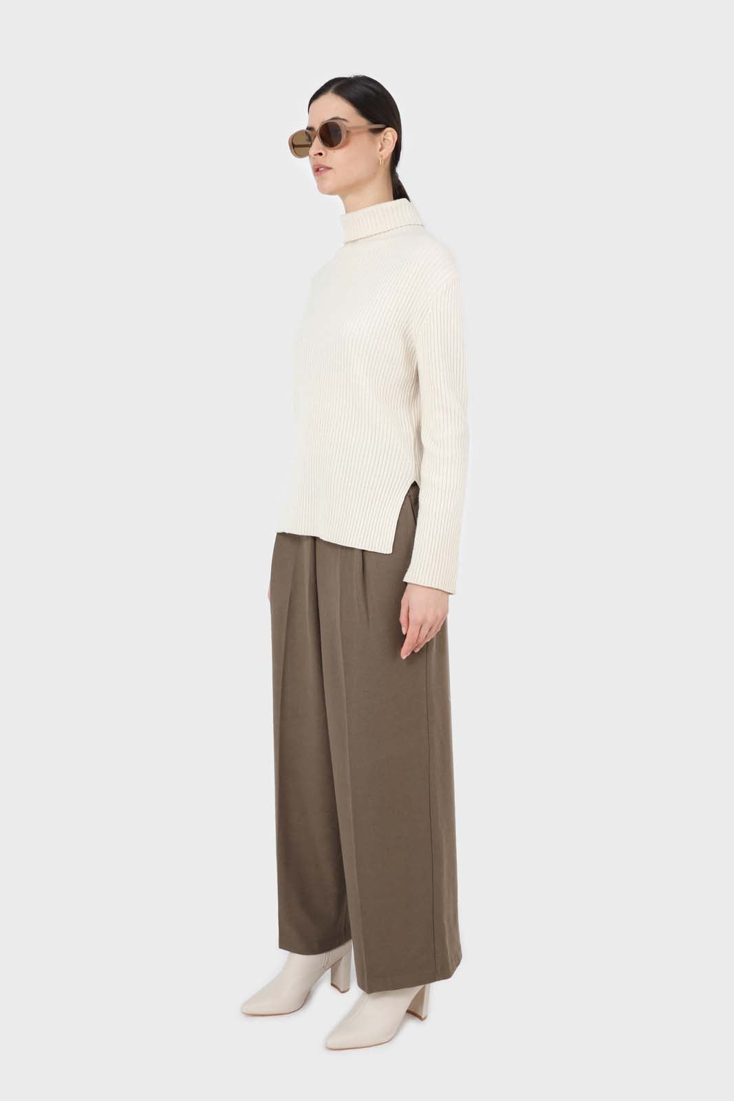 Ivory ribbed cashmere-wool turtleneck jumper