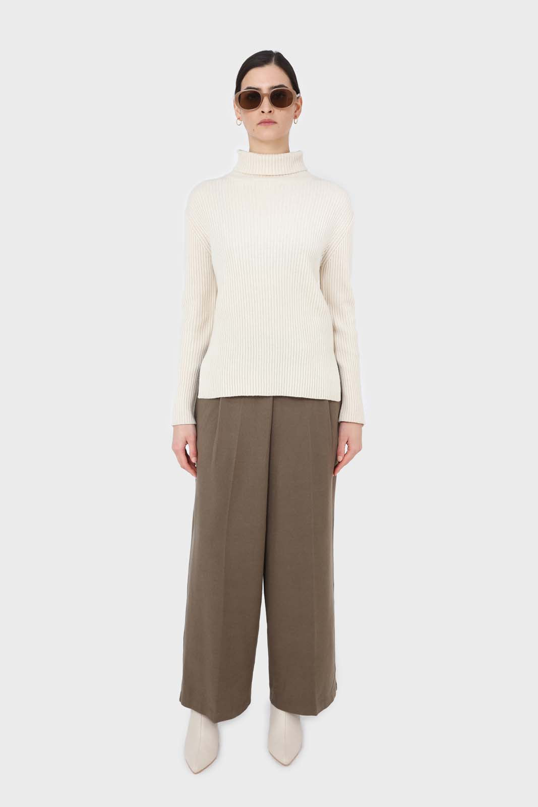 Ivory ribbed cashmere-wool turtleneck jumper
