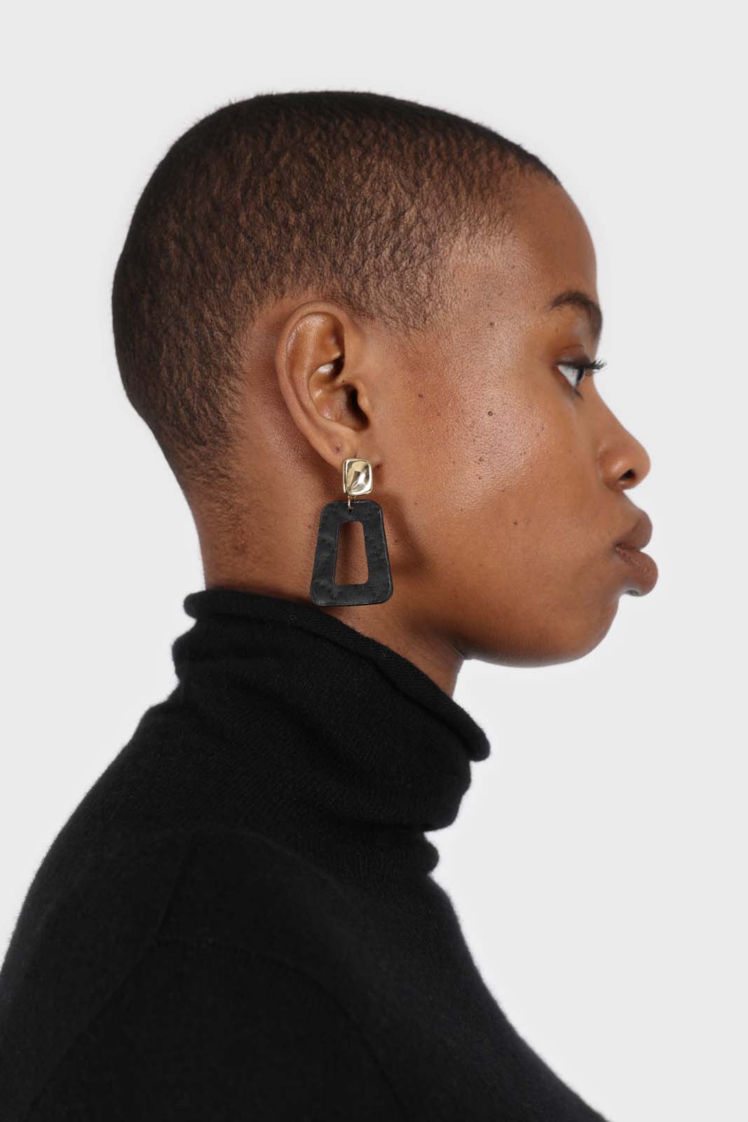 Black cashmere-wool blend light weight turtleneck