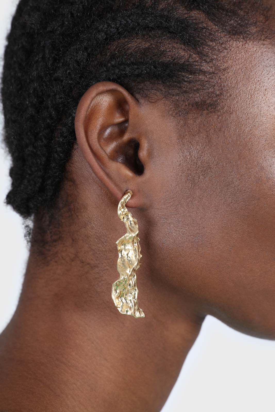 Gold hammered twisting shard earrings