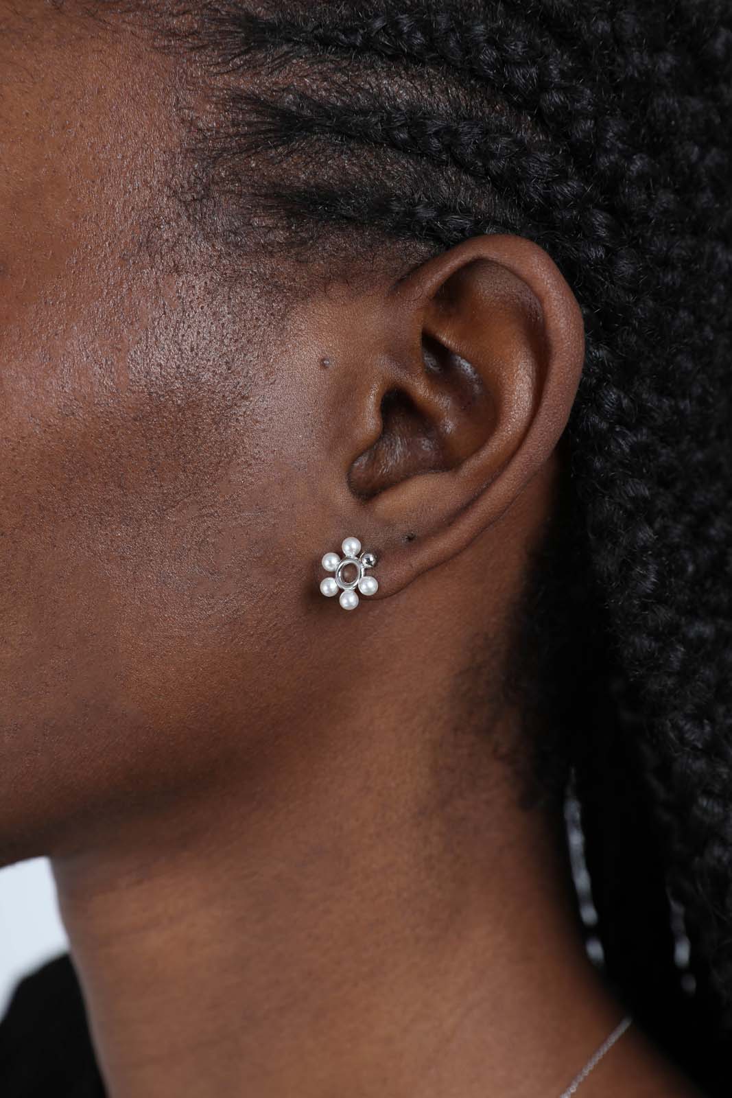 Silver pearl flower earrings