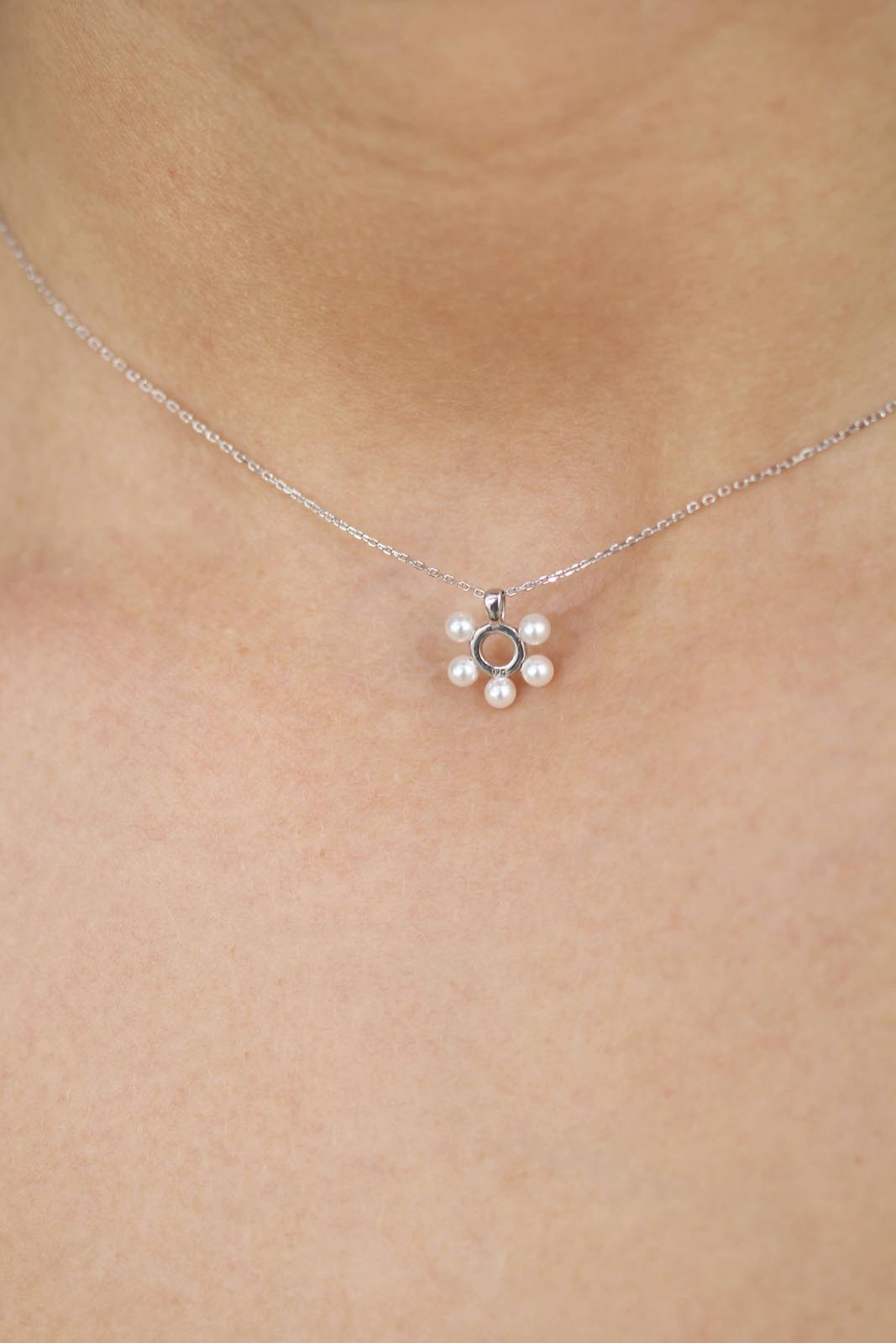 Charm necklace - Silver pearl flower