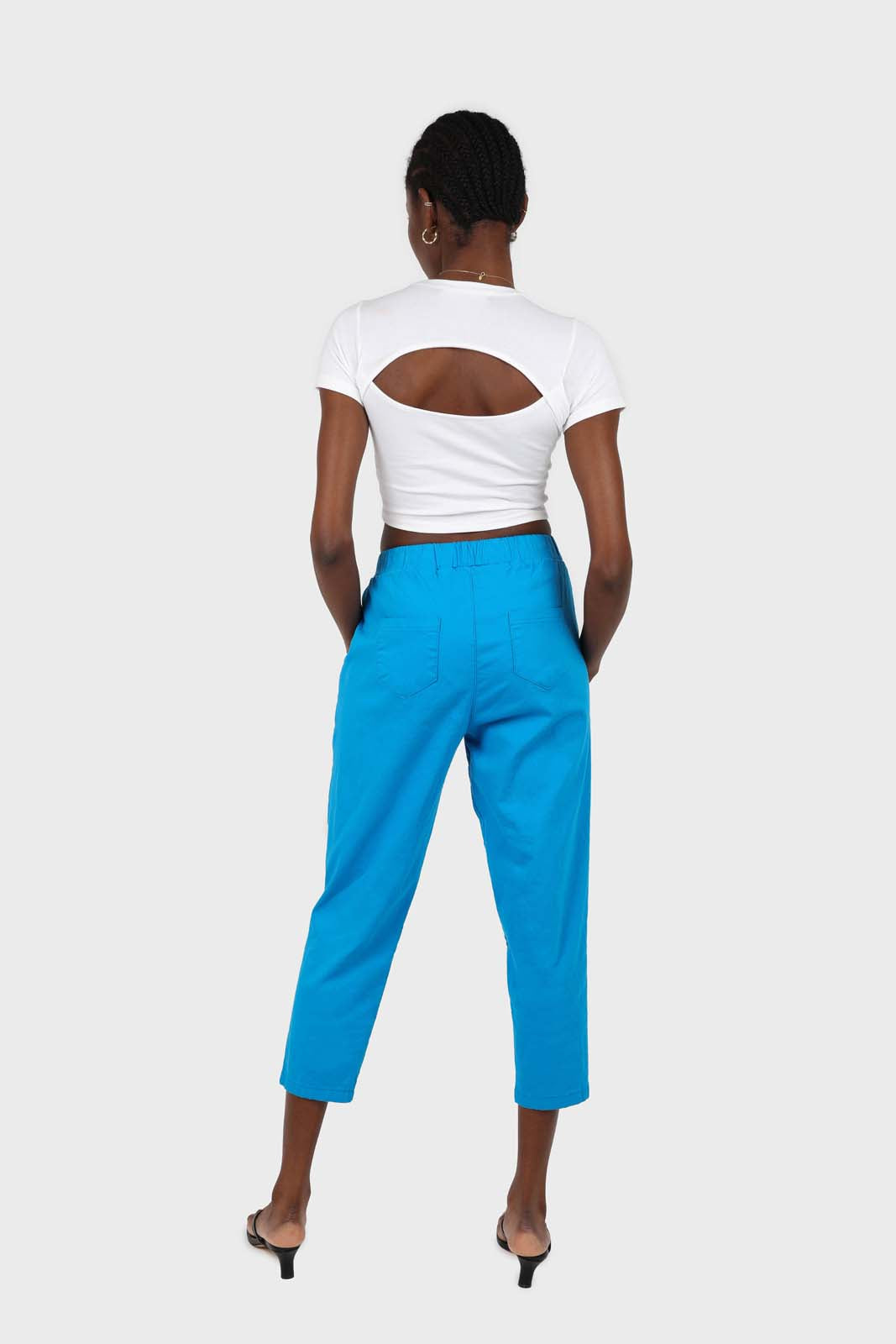 White peek back short sleeve tee