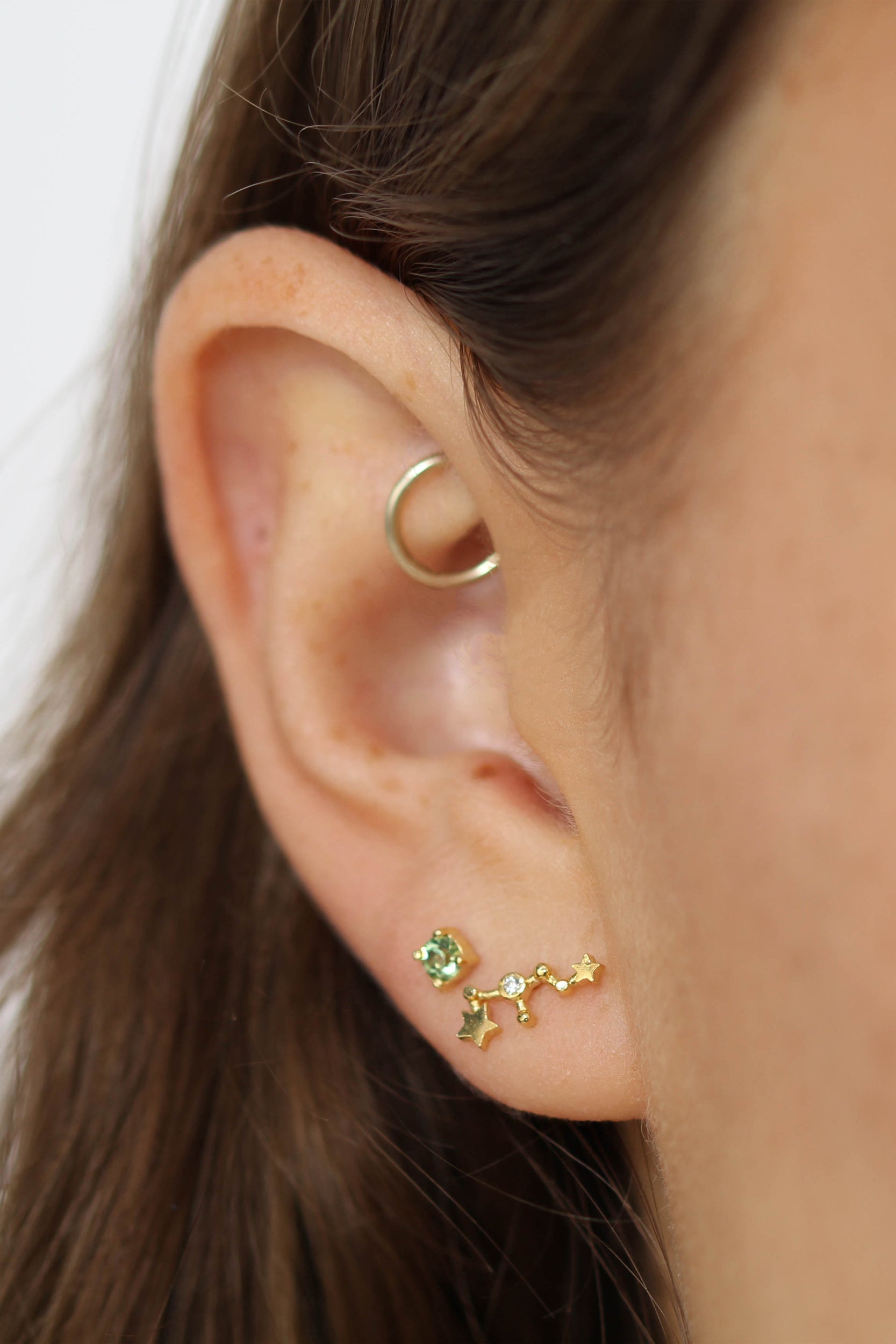 Gold birthstone zodiac earrings / Aug - Peridot light green