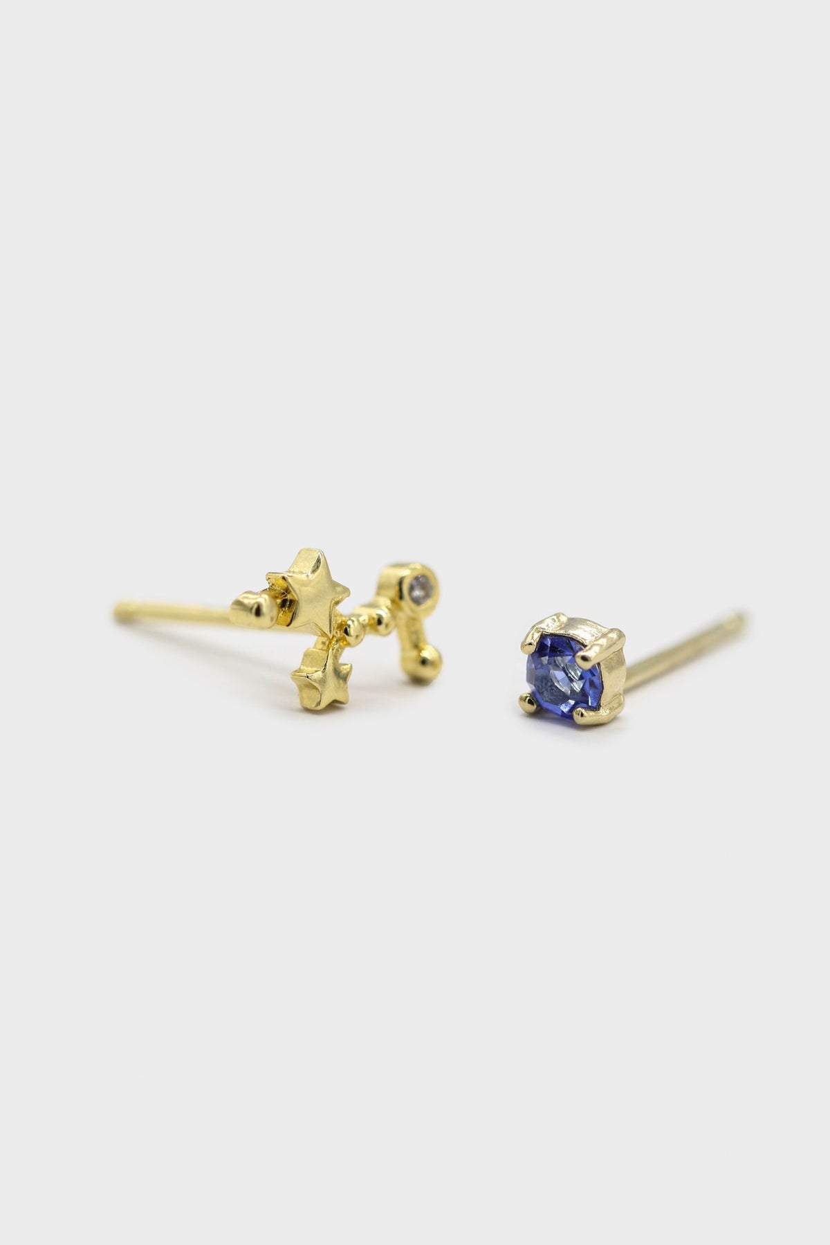 Gold birthstone zodiac earrings / Sep - Sapphire dark blue