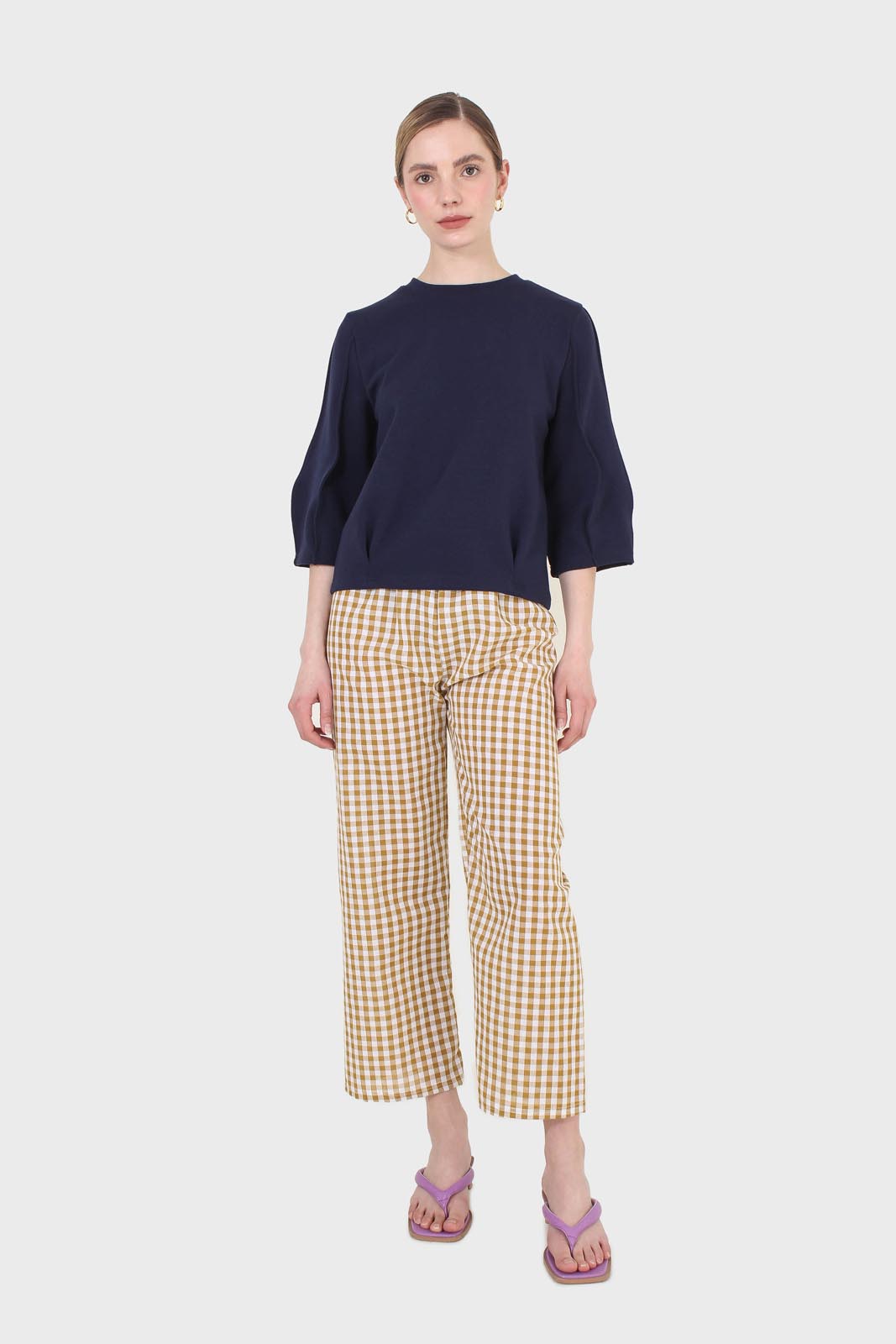 Navy sharp seamed 3/4 sleeve top