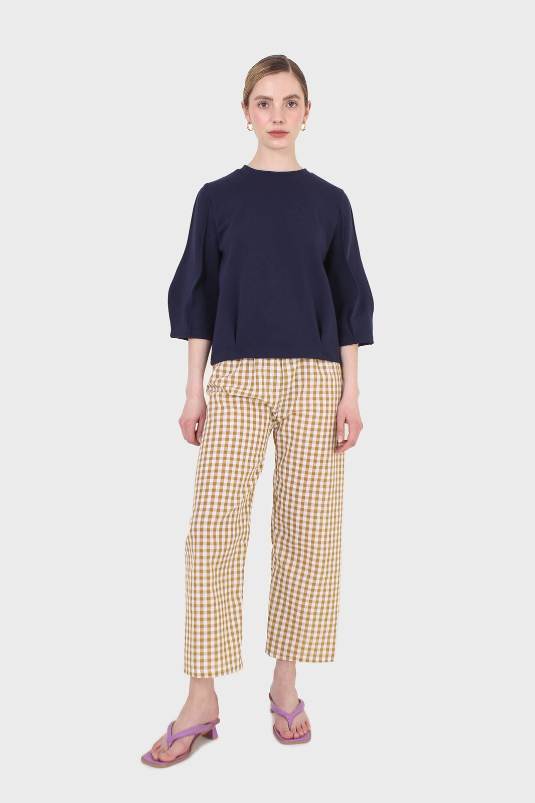 Navy sharp seamed 3/4 sleeve top
