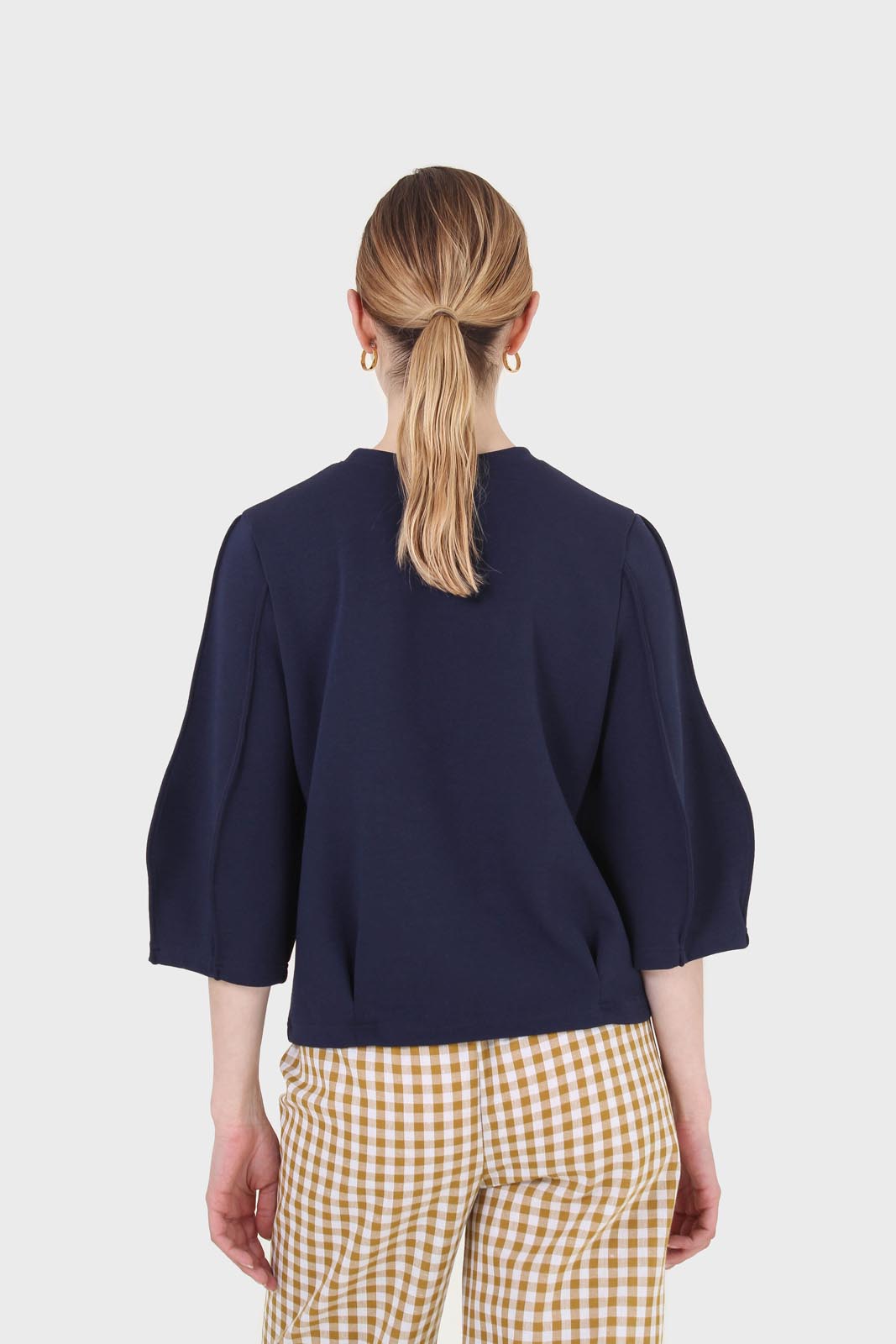 Navy sharp seamed 3/4 sleeve top