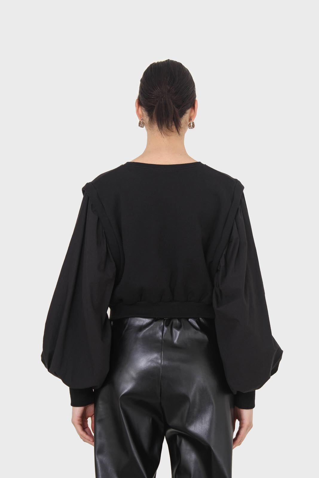 Black balloon sleeved sweatshirt