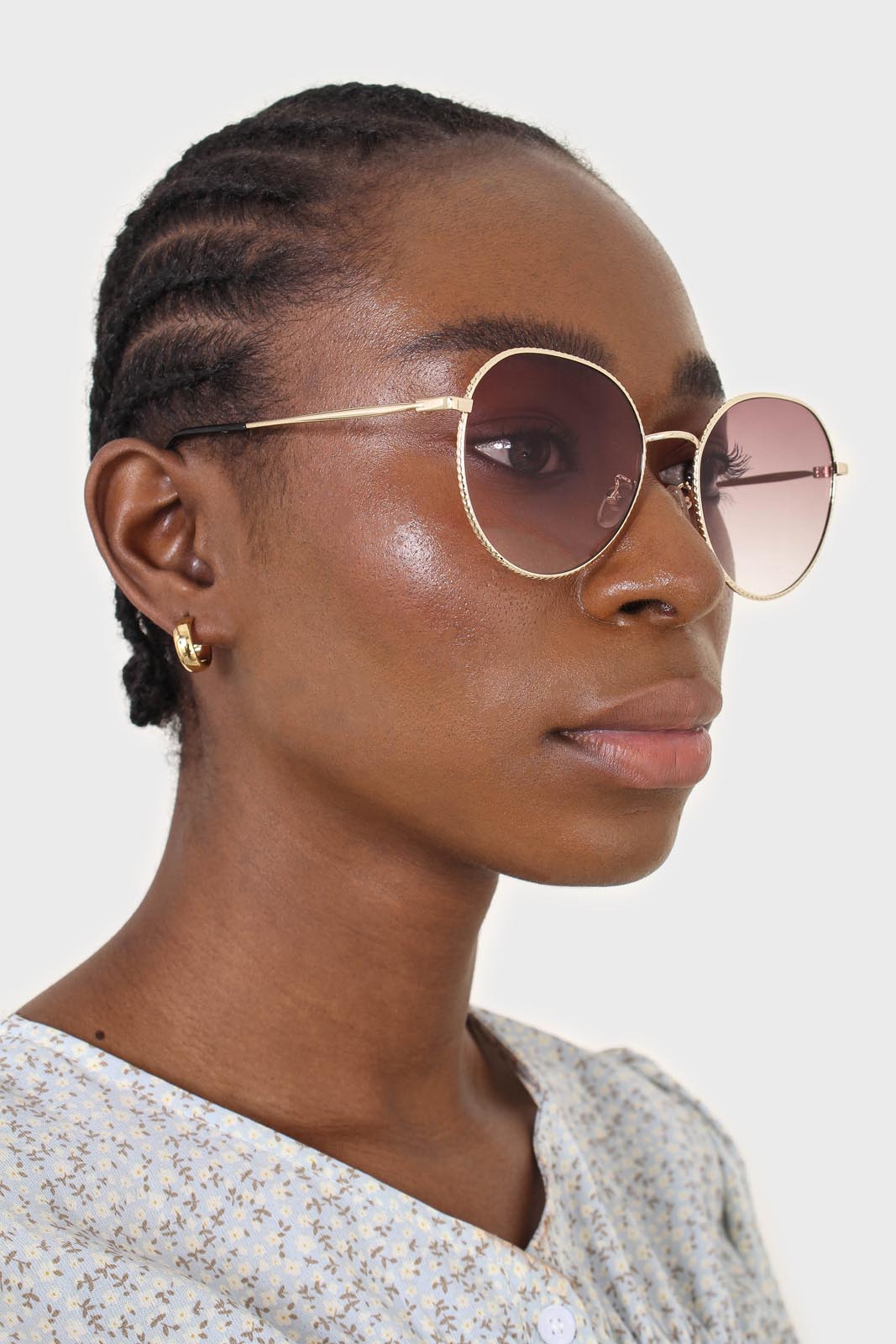 Beige graded lens gold frame aviator sunglasses