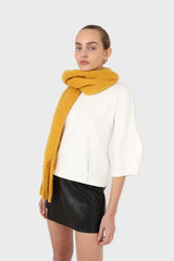 White sharp seamed 3/4 sleeve top