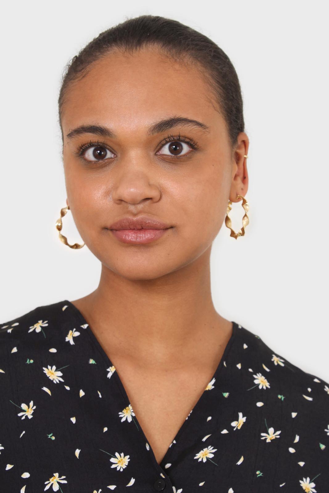 Black daisy print short sleeved blouse